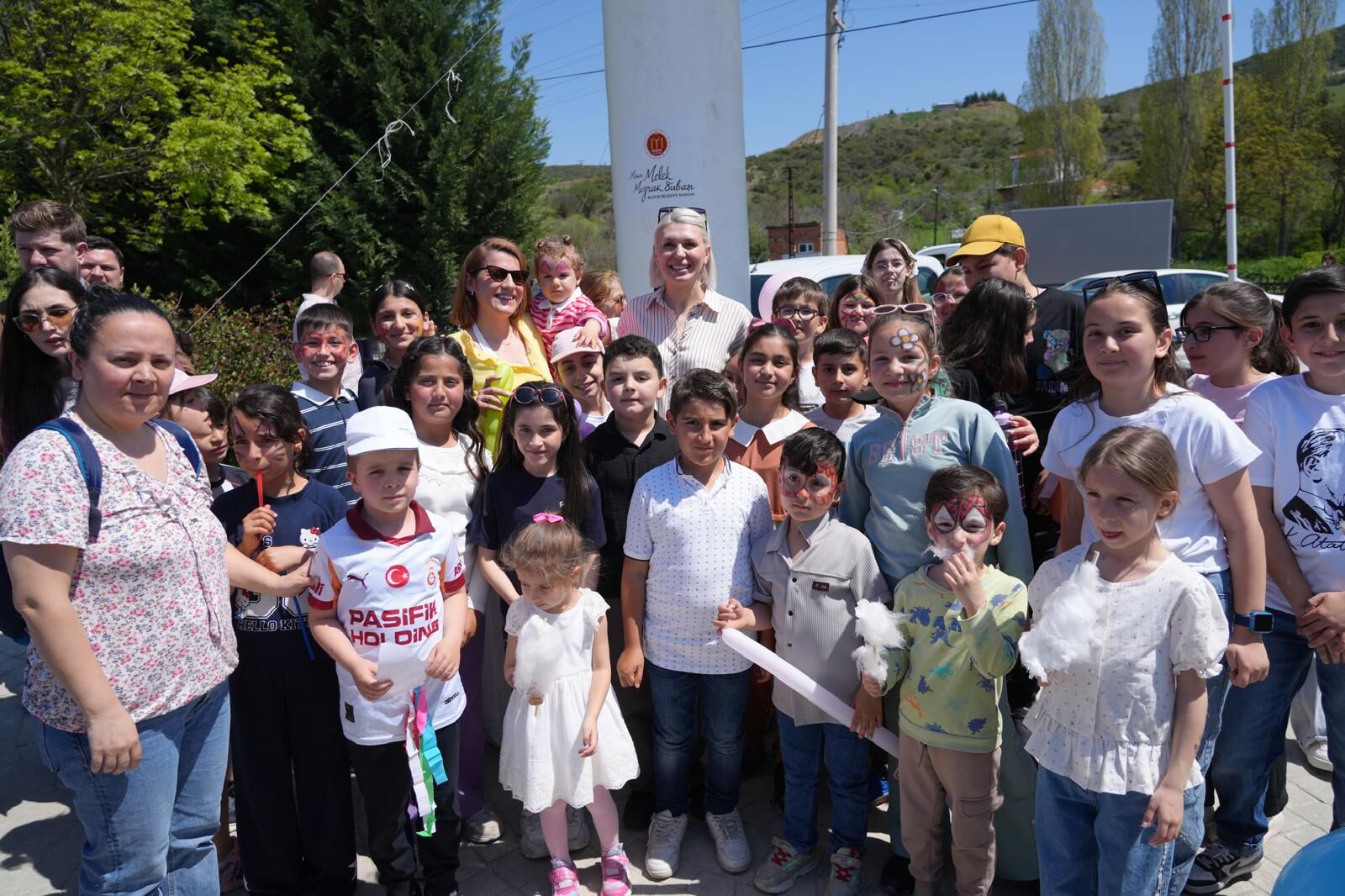 Binlerce Çocuk Bayram Coşkusu Yaşadı 13512