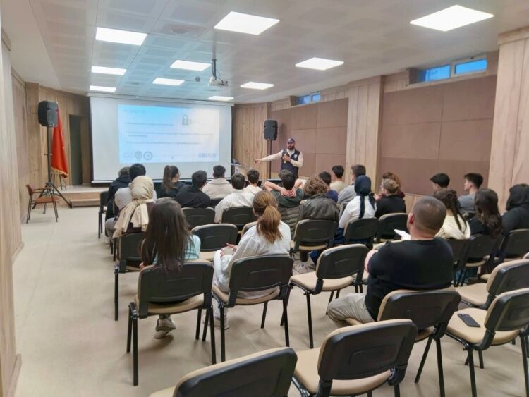 “Bir Gün Değil, Her Gün Güvende Kalın” 13537