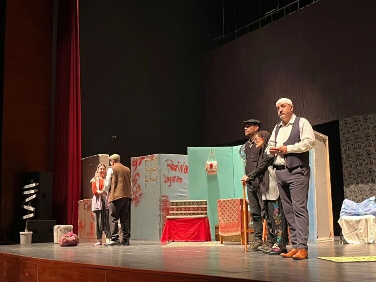 “Çatallı Köy” Bilecik’te Sahnelendi 13601