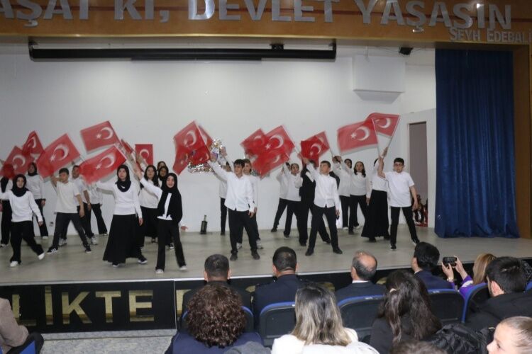 Çocukların Sahnesi Alkış Topladı 13440