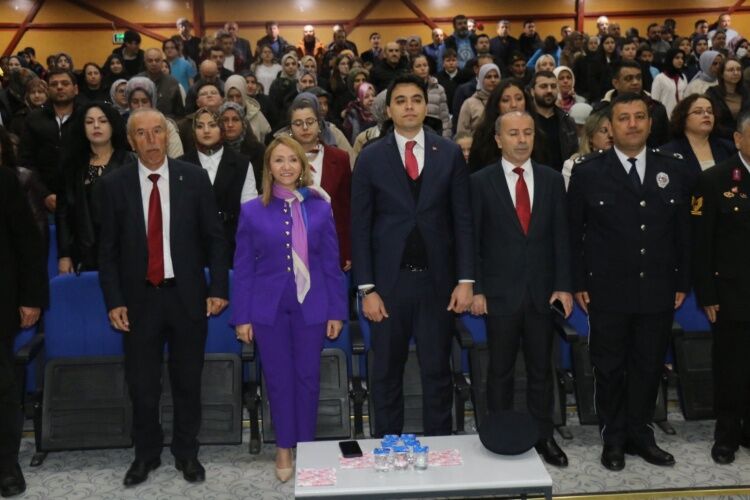 Çocukların Sahnesi Alkış Topladı 13444