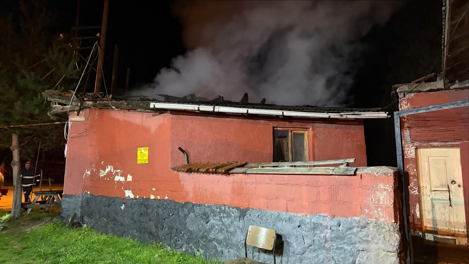 Ev Yangını Korkuttu Eşyalar Zarar Gördü 12999