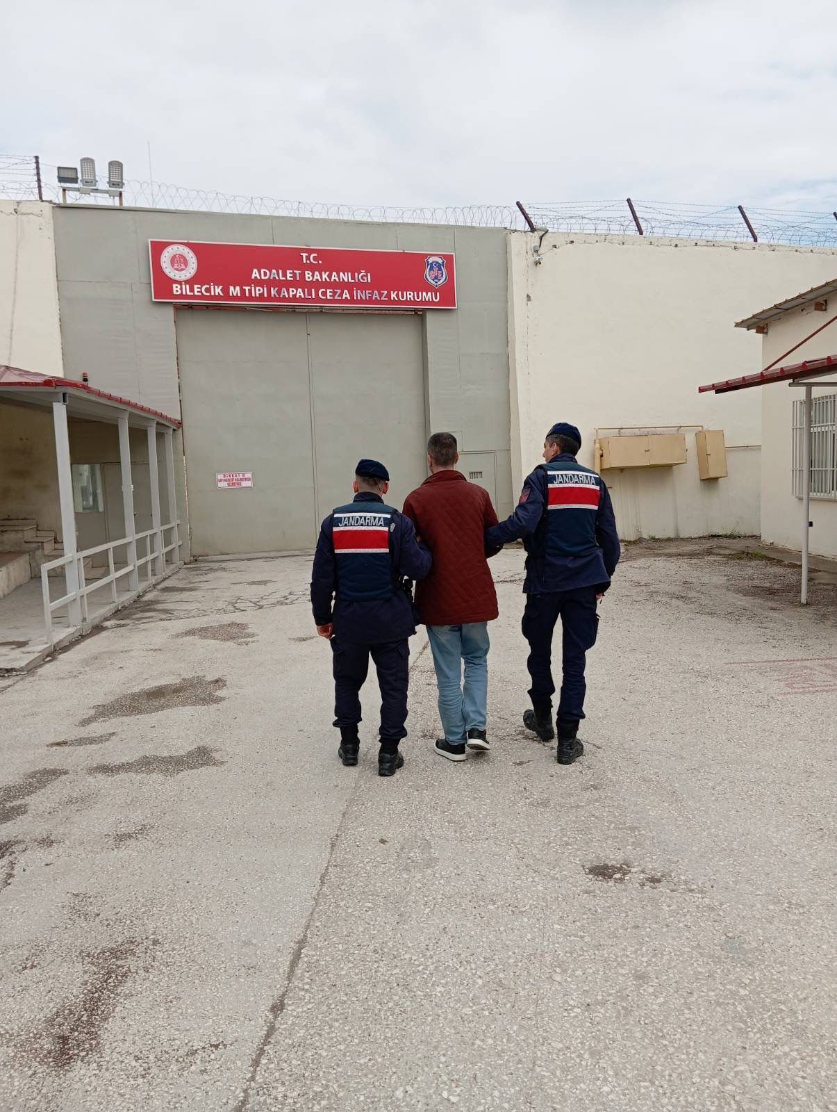 Firari Hükümlü Bilecikte Yakalandı 12642