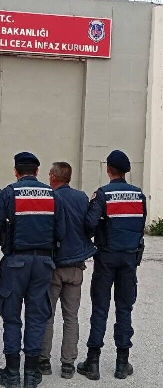 Firari Hükümlü Jandarmadan Kaçamadı 13398