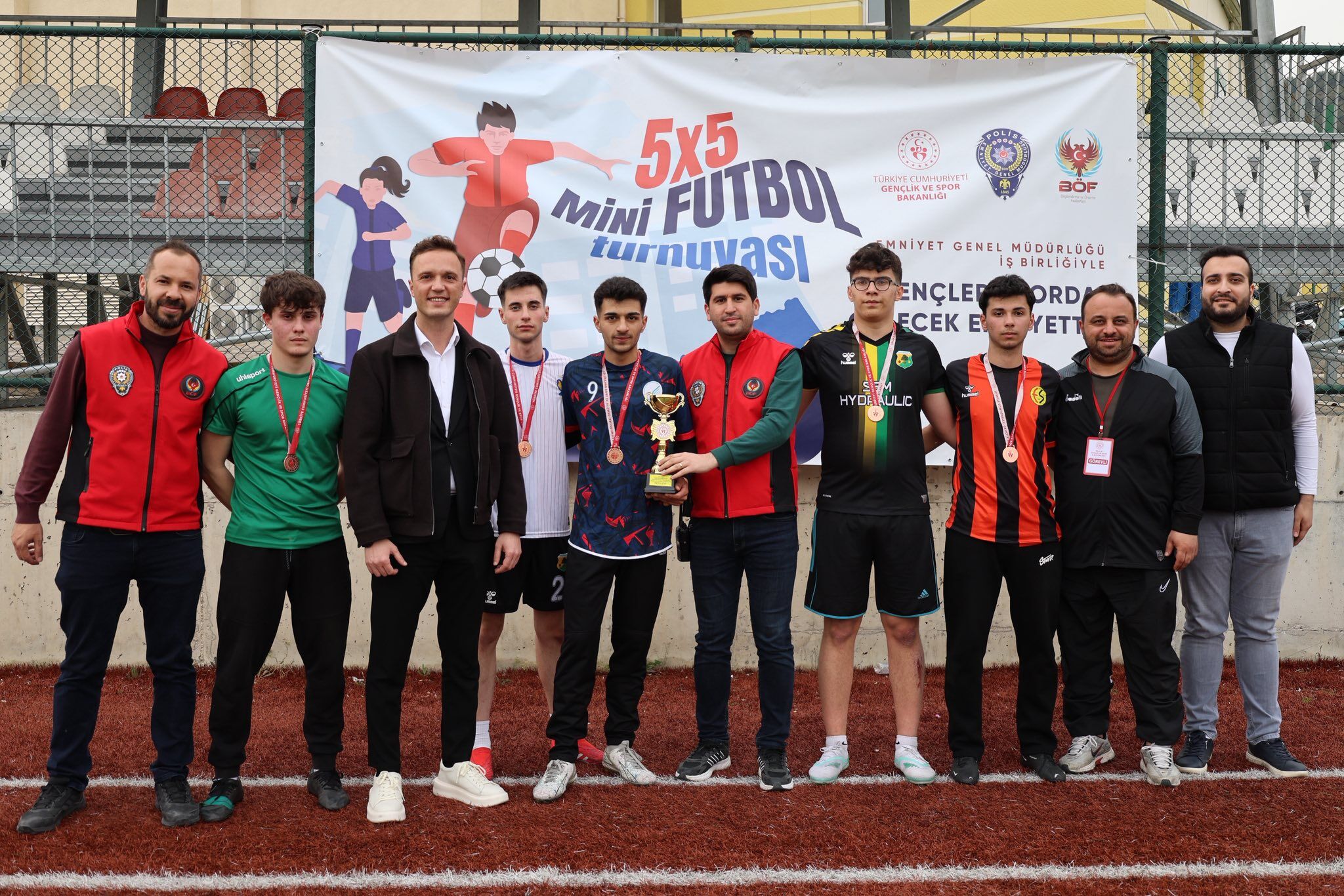 Gençler Sahada, Gelecek Güvende 13091