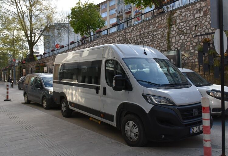 Hafızlara Din Görevlilerinden Minibüs 13612