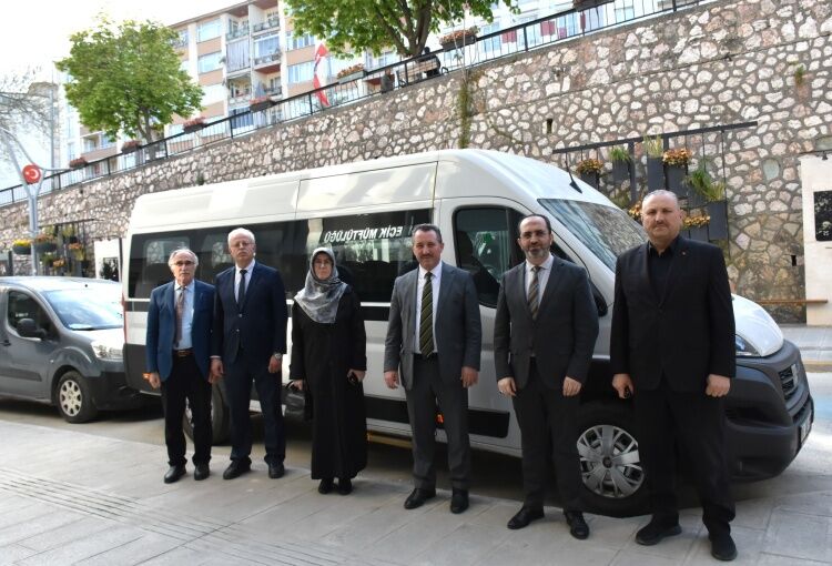 Hafızlara Din Görevlilerinden Minibüs 13613