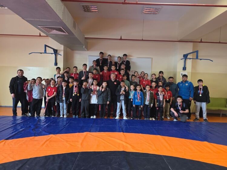 İstasyon Spor Salonu’nda 23 Nisan Güreş Turnuvası Tamamlandı 13402