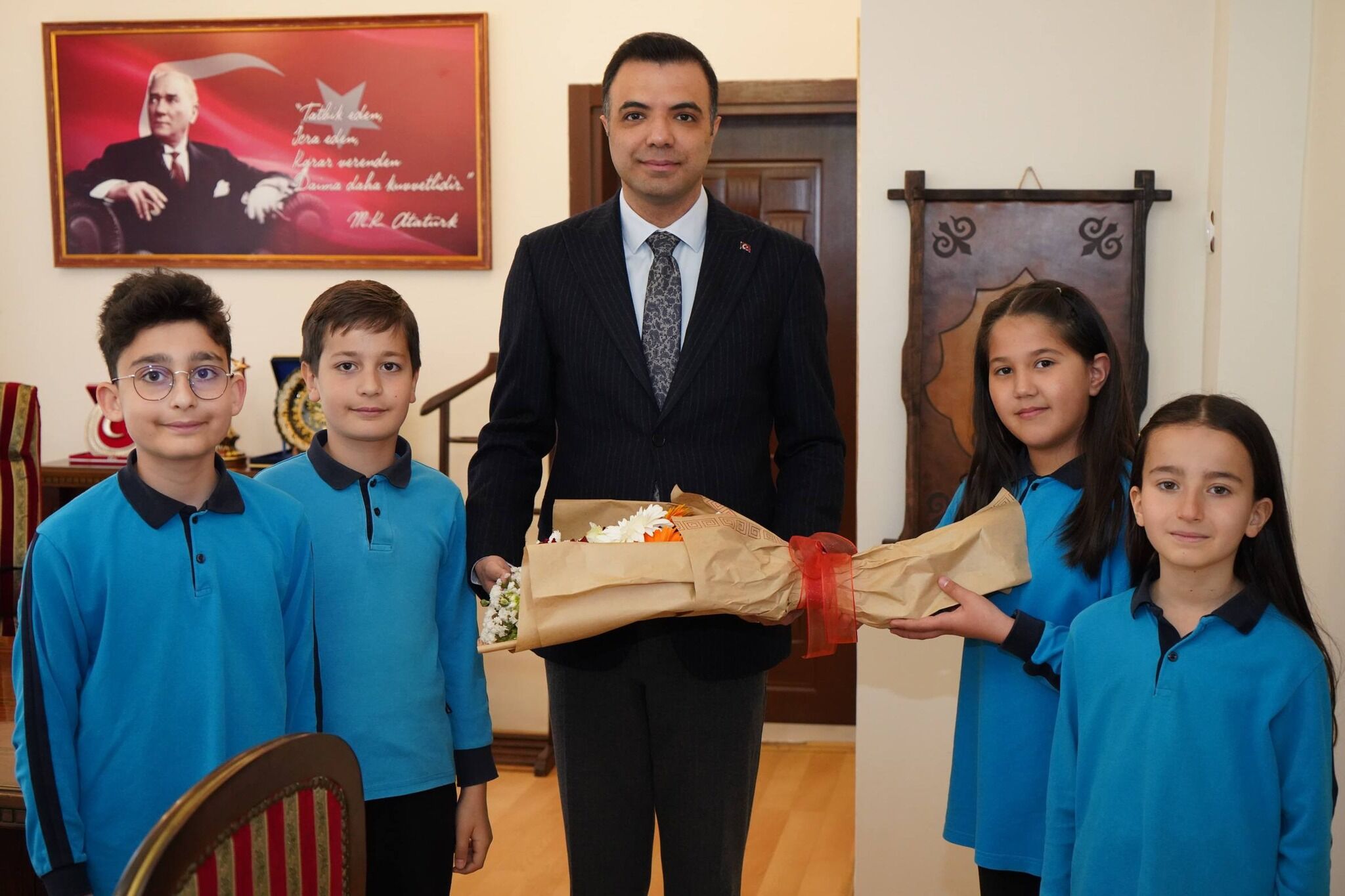 Minik Öğrenciler Kaymakamlık Makamında 13363