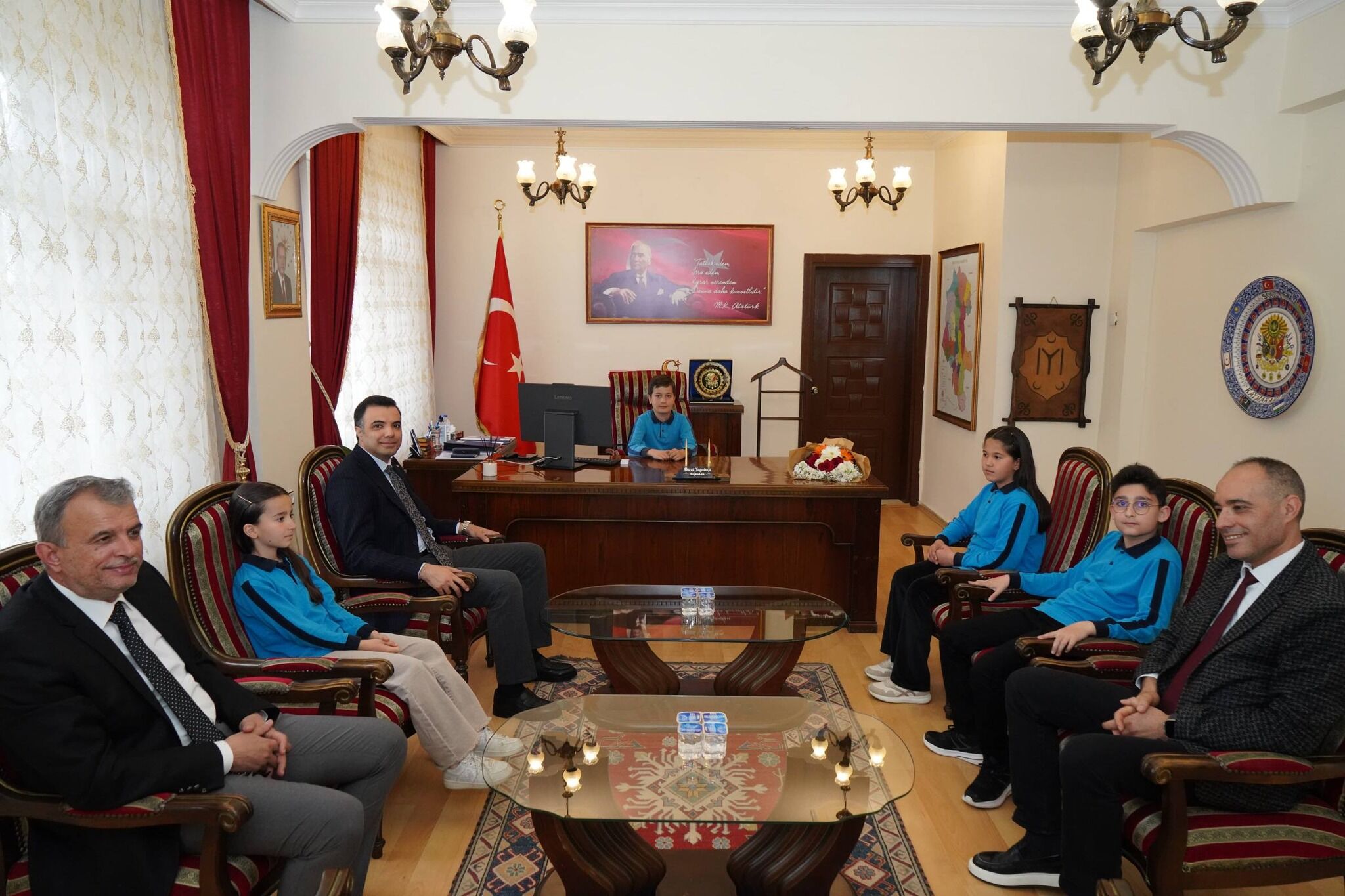 Minik Öğrenciler Kaymakamlık Makamında 13364