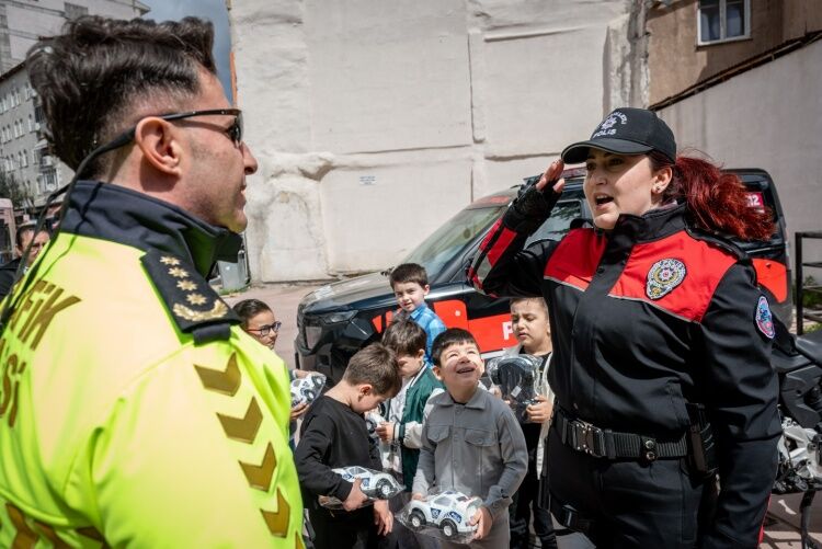 Miniklerden Emniyete Anlamlı Polis Bayramı Ziyareti 12858