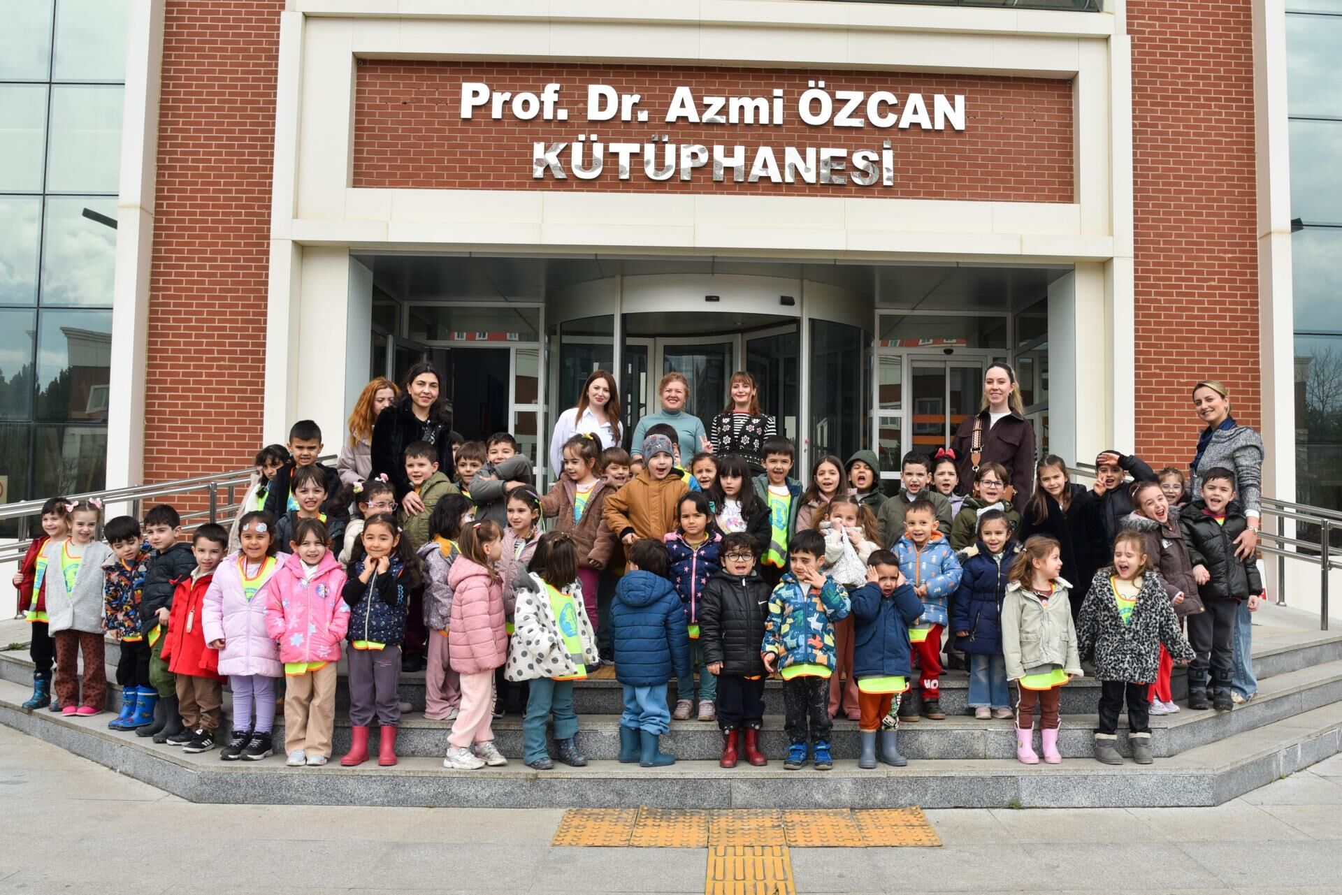 Miniklere Kütüphane Sevgisi 12494