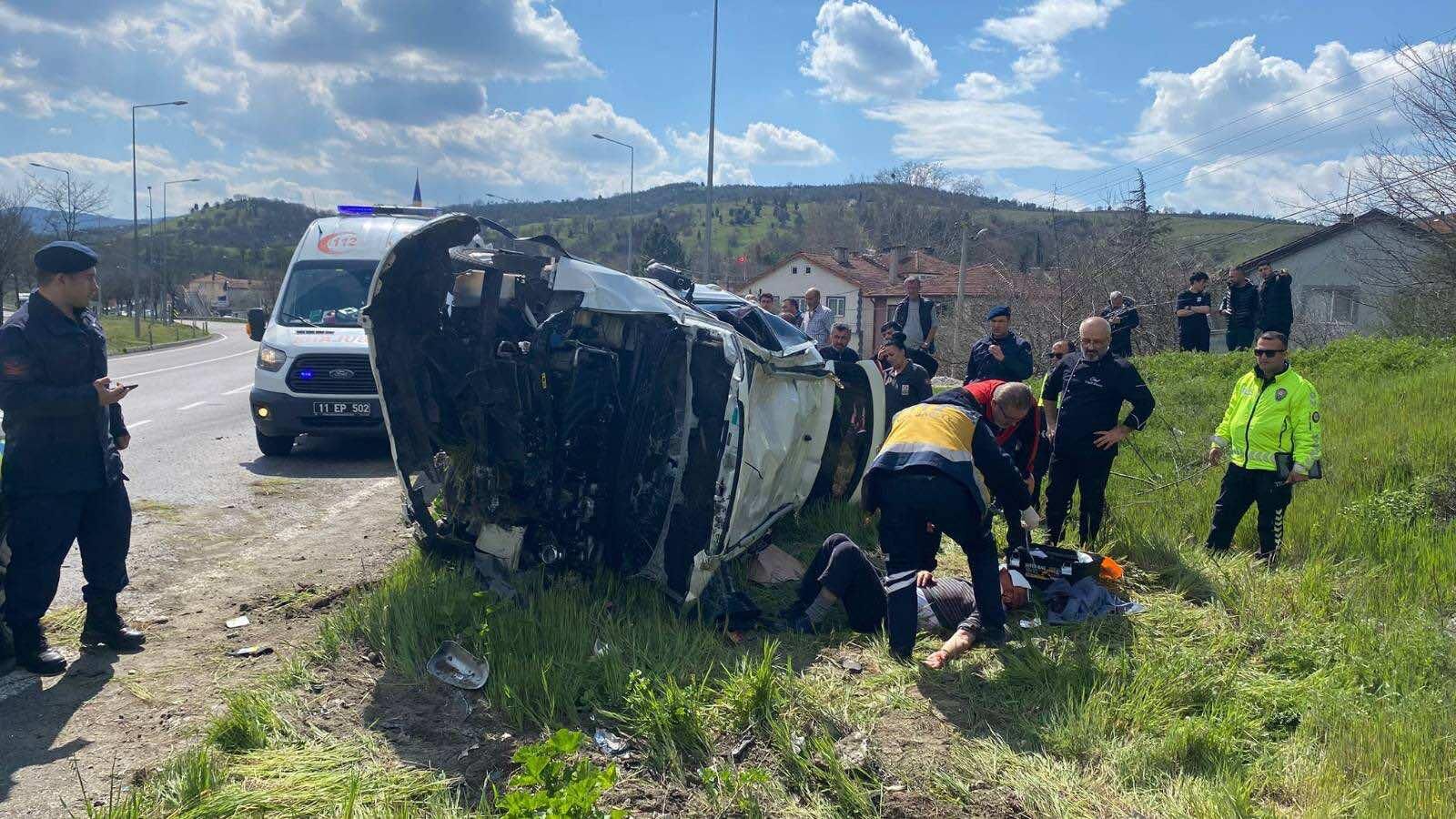 Otomobil Devrildi 2 Yaralı 12761