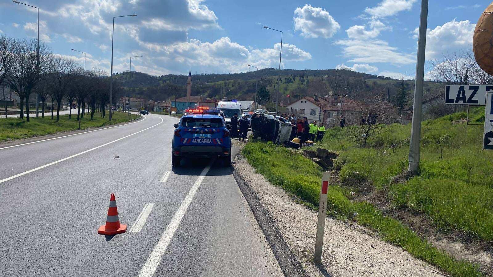 Otomobil Devrildi 2 Yaralı 12762