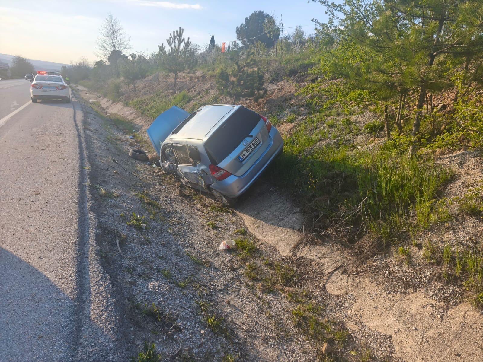 Otomobil Karşı Şeride Geçti 1 Yaralı 13520