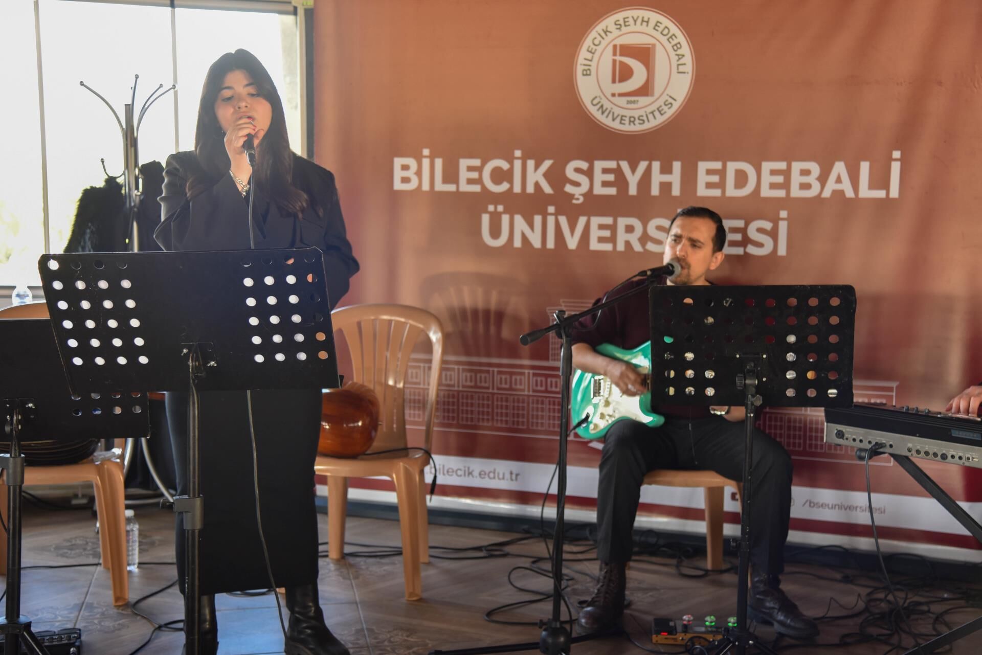 Pazaryeri̇ Myo’da Müzi̇k Zi̇yafeti̇ Kampüs Konseri̇ Coşkusu 12583