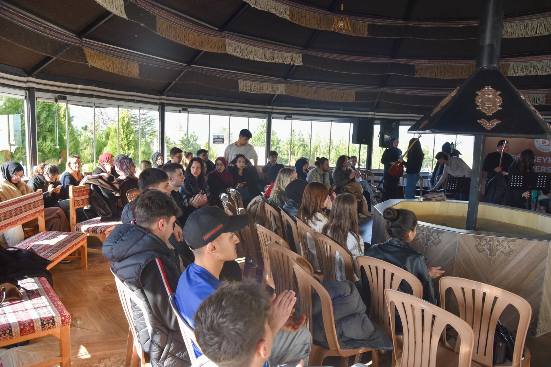 Pazaryeri̇ Myo’da Müzi̇k Zi̇yafeti̇ Kampüs Konseri̇ Coşkusu 12585