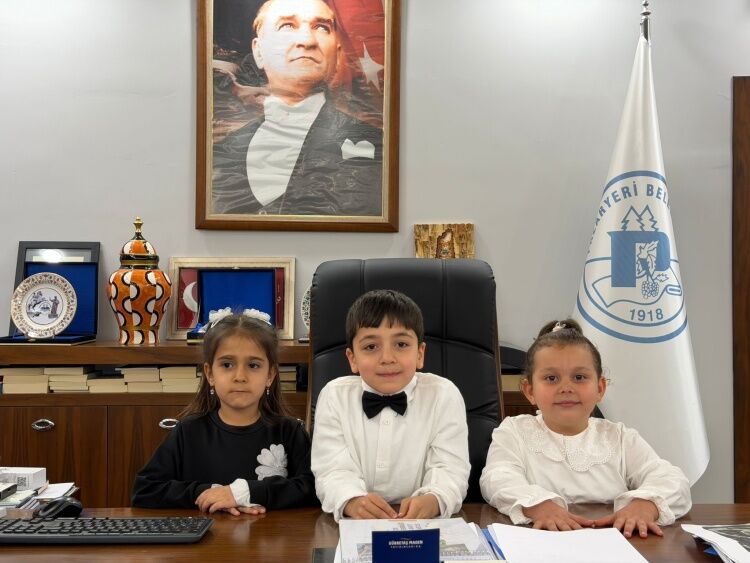 Pazaryerinde Başkanlık Koltuğu Miniklere Emanet 13404