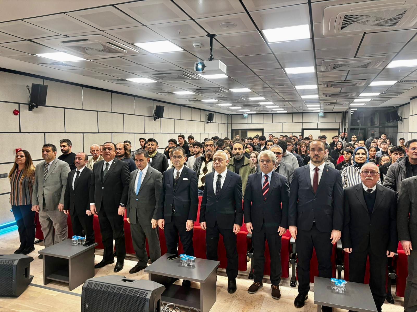 Şeyh Edebali Konferansına Yoğun İlgi 12437