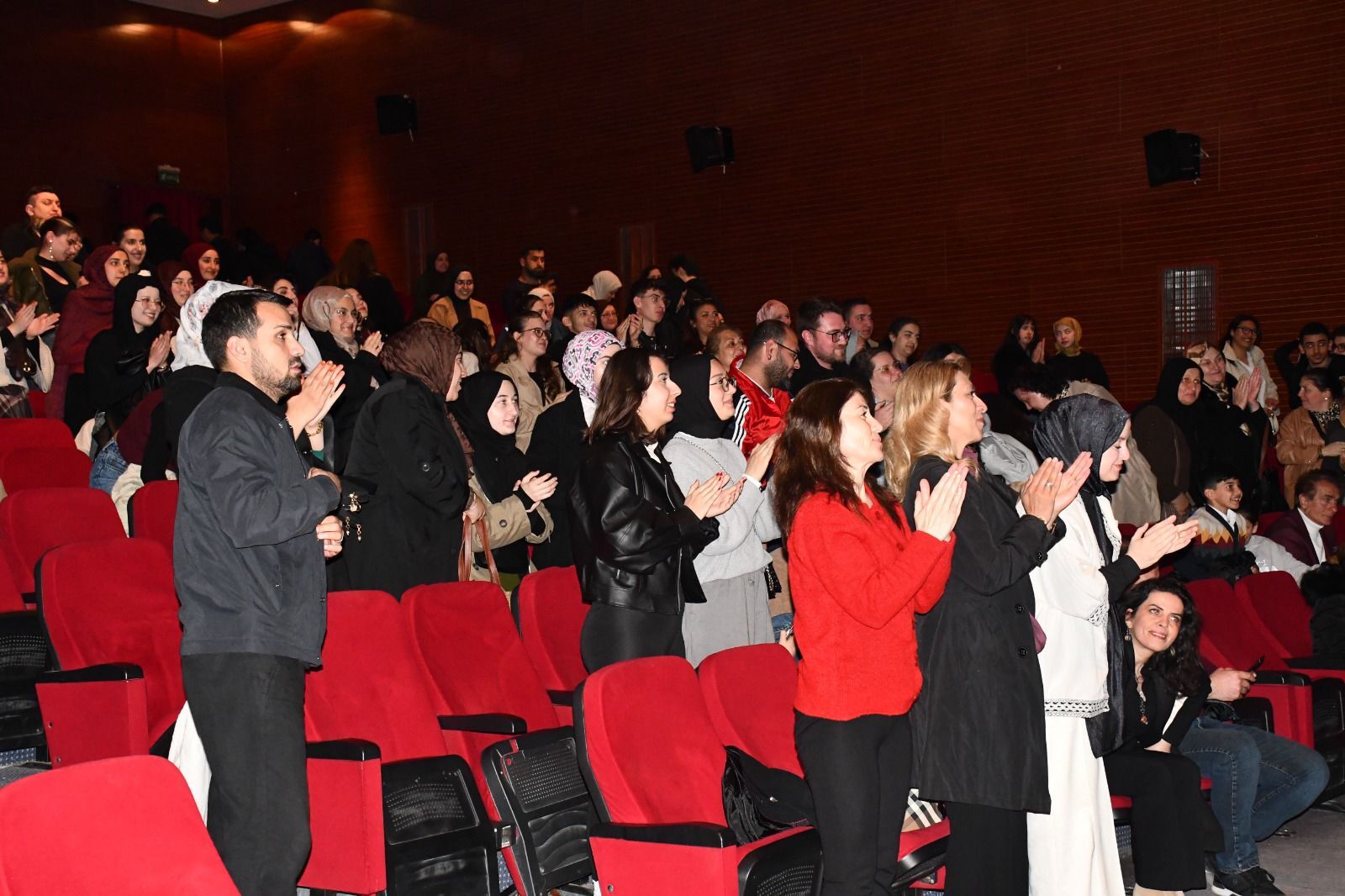 Şeyh Edebali Yılı’na Anlamlı Oyun 13231