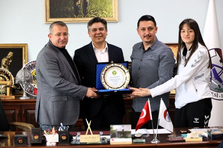 Söğüt Spor’dan Başkan Durgut’a Ziyaret 13087