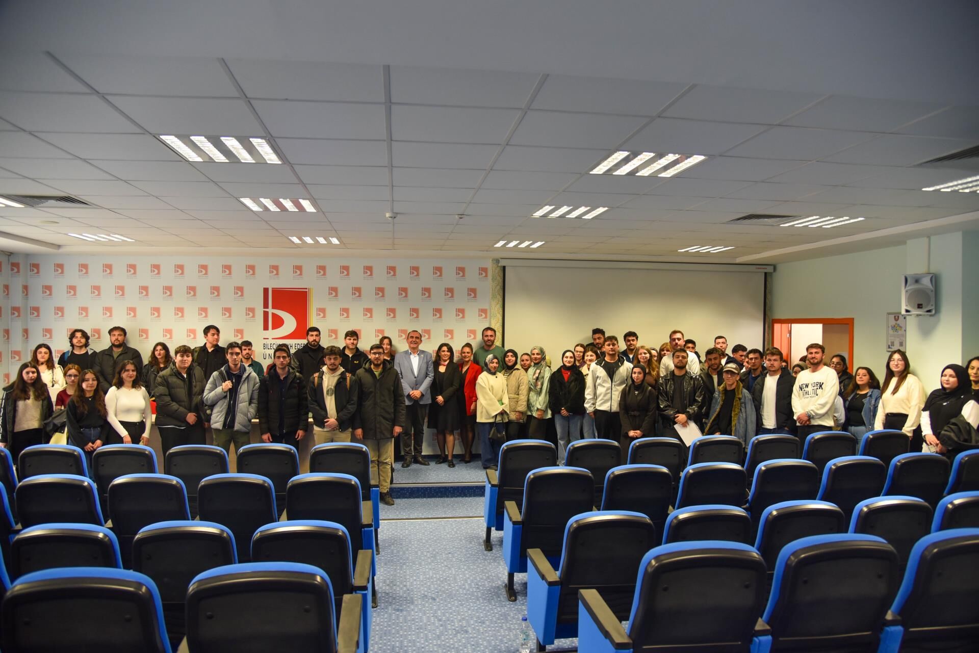 Üniversitede “Çanakkale Zaferi Ve Milli Kimlik” Konferansı 12885