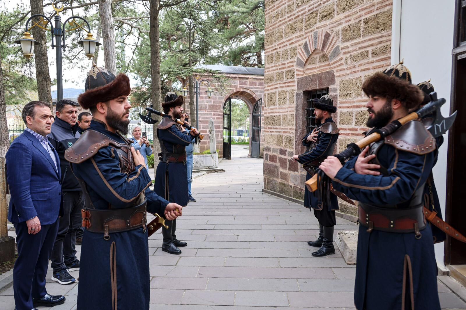 Vali Sözer, Ertuğrul Gazi Türbesi’nde Ecdadı Andı 13340