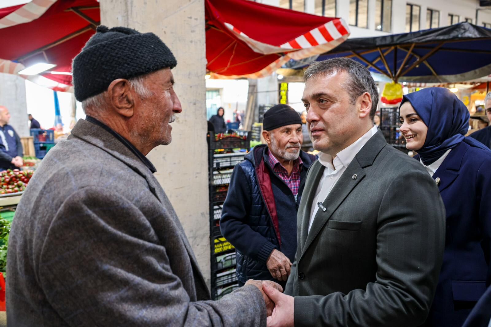 Vali Sözer Salı Pazarında 13063