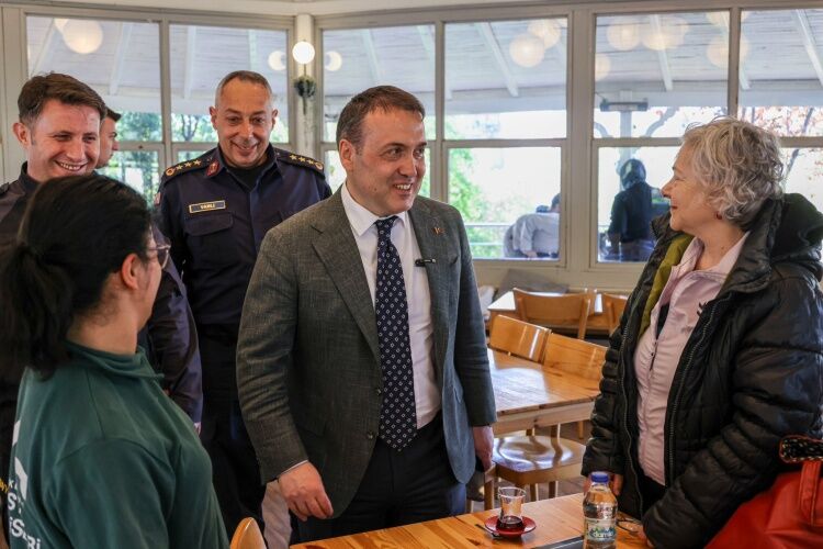 Vali Sözer’den “+1 Mutluluk Kafe” Ziyareti 13625