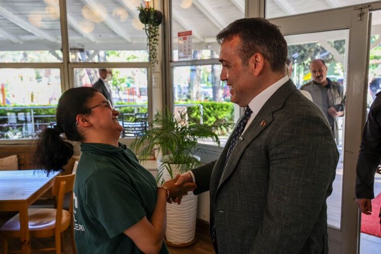 Vali Sözer’den “+1 Mutluluk Kafe” Ziyareti 13626