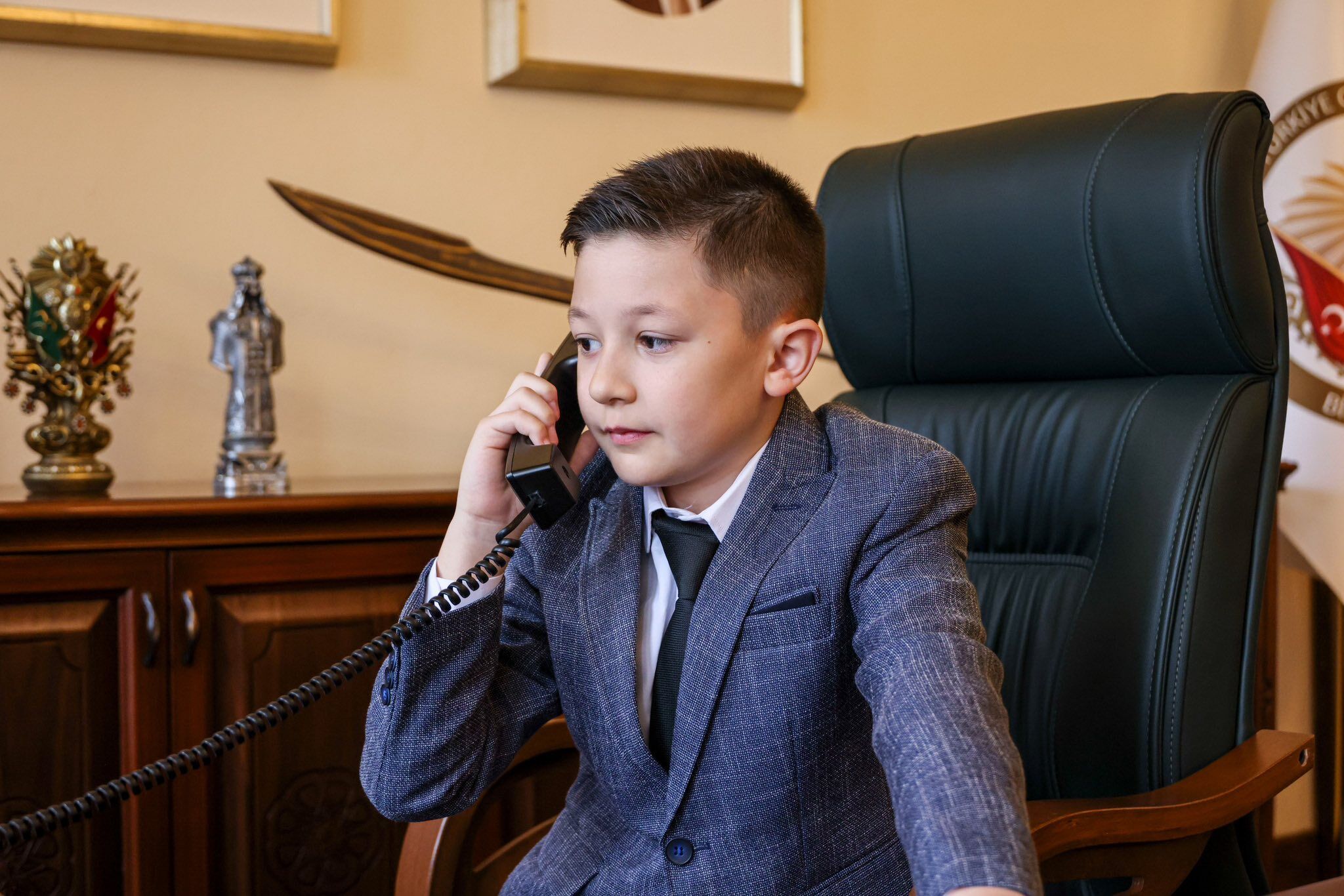 Valilik Koltuğu Minik Yiğitin 13415