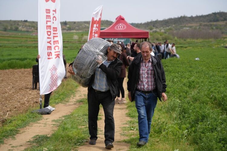 Yeniköy’de Çiftçiye Sulama Desteği 13317