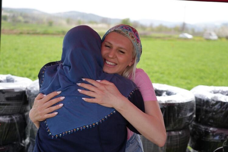 Yeniköy’de Çiftçiye Sulama Desteği 13327