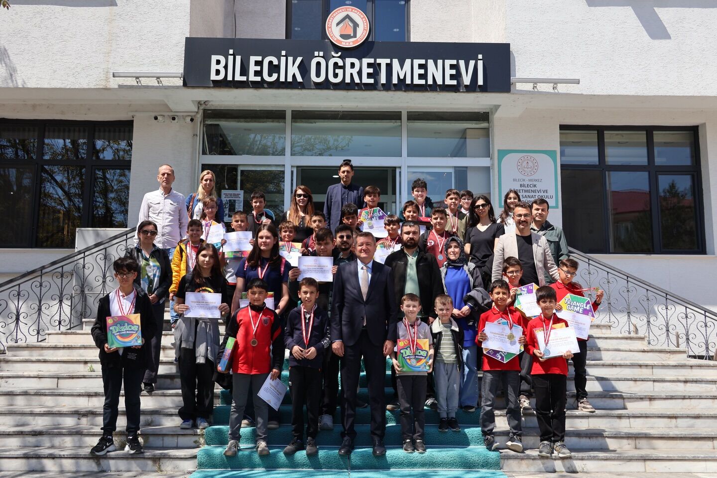 60 Öğrenci Kıyasıya Yarıştı 14051
