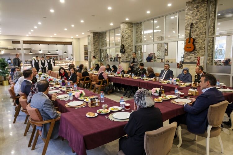 Annler Gününde Yürekleri Isıtan Buluşma 14189