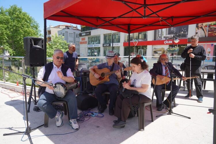 “Baharın Sesi Bilecik’in Enerjisi” Festivali Atatürk Parkı’nda Gerçekleştirildi 14637