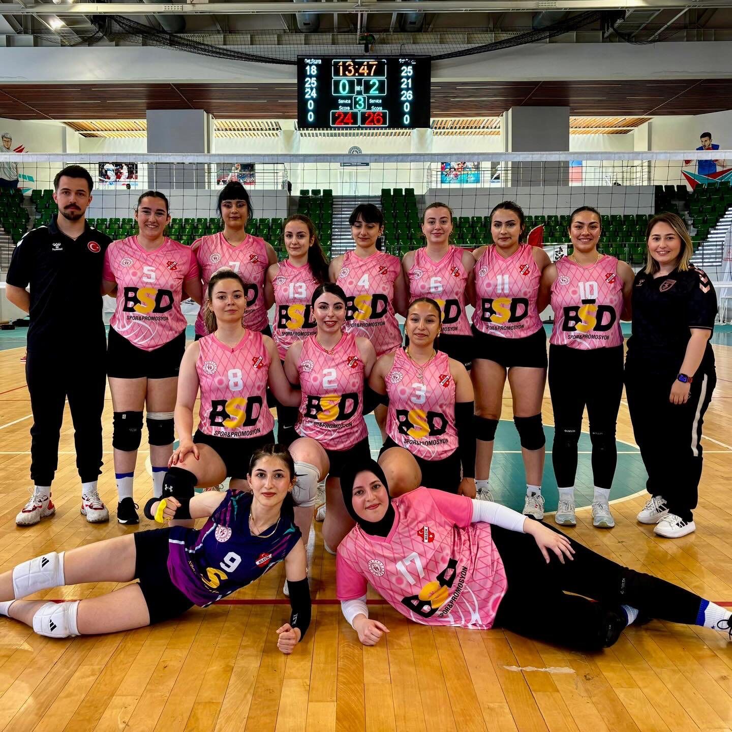 Bilecik Yurt Voleybol Takımı Yarı Finalde 14453