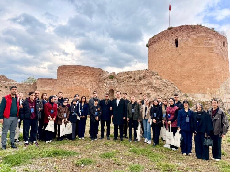Bilecikli Üniversiteliler İznik’te Sahaya Indi 13950