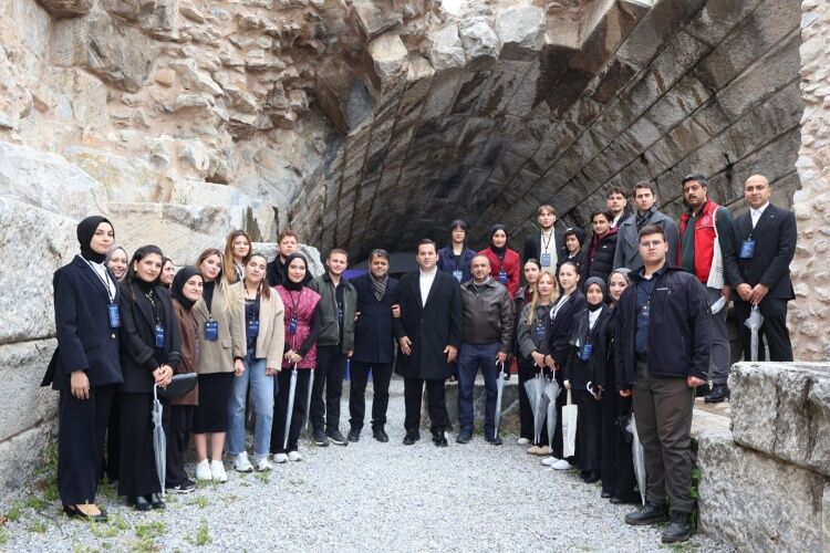 Bilecikli Üniversiteliler İznik’te Sahaya Indi 13952