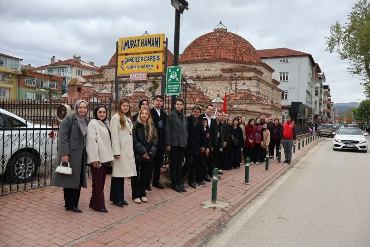 Bilecikli Üniversiteliler İznik’te Sahaya Indi 13953