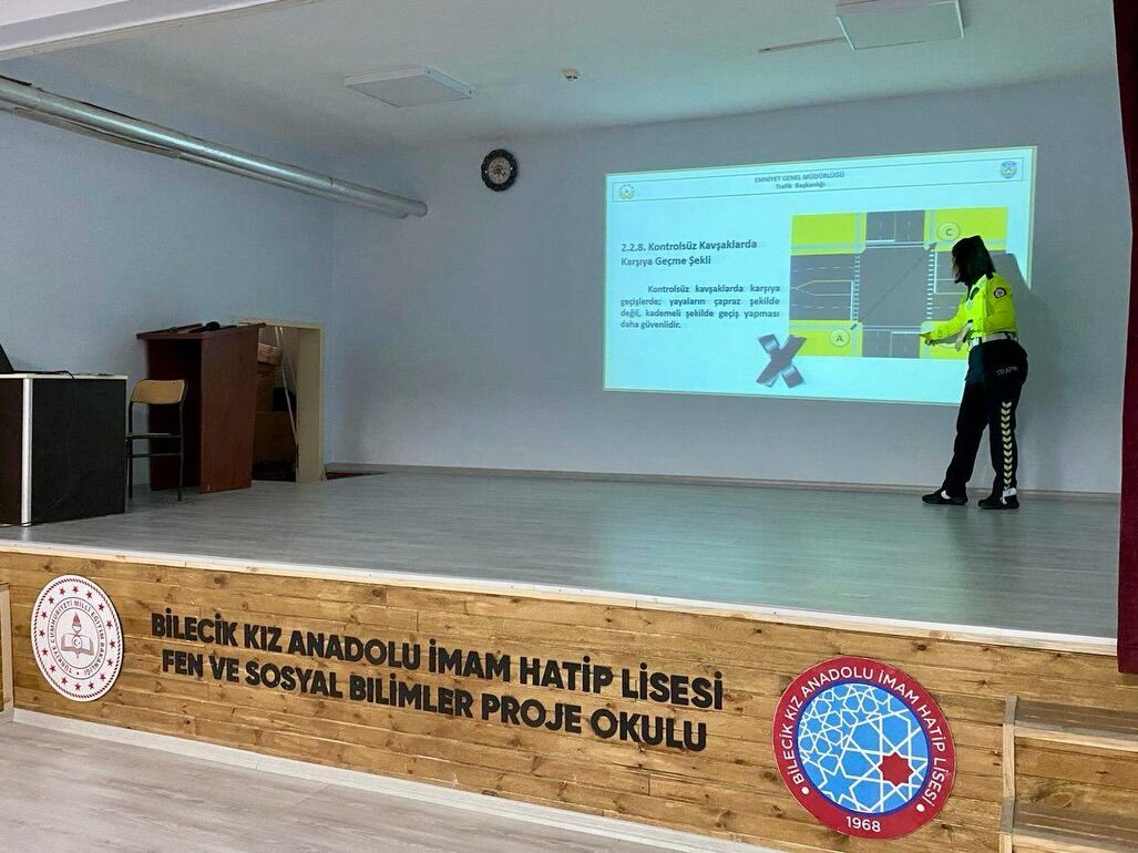 Bilecik’te Öğrencilere “Güvenli Trafik” Eğitimi 14402