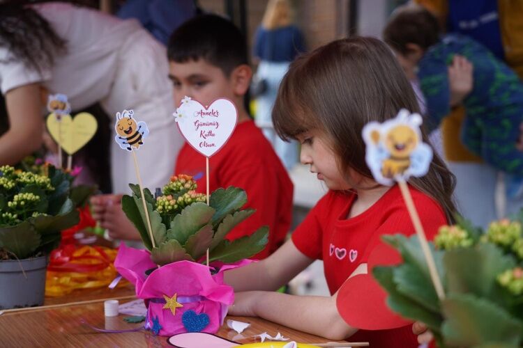 Bilecik’te Sanat Sokağı’nda Anneler Günü Coşkusu 14218