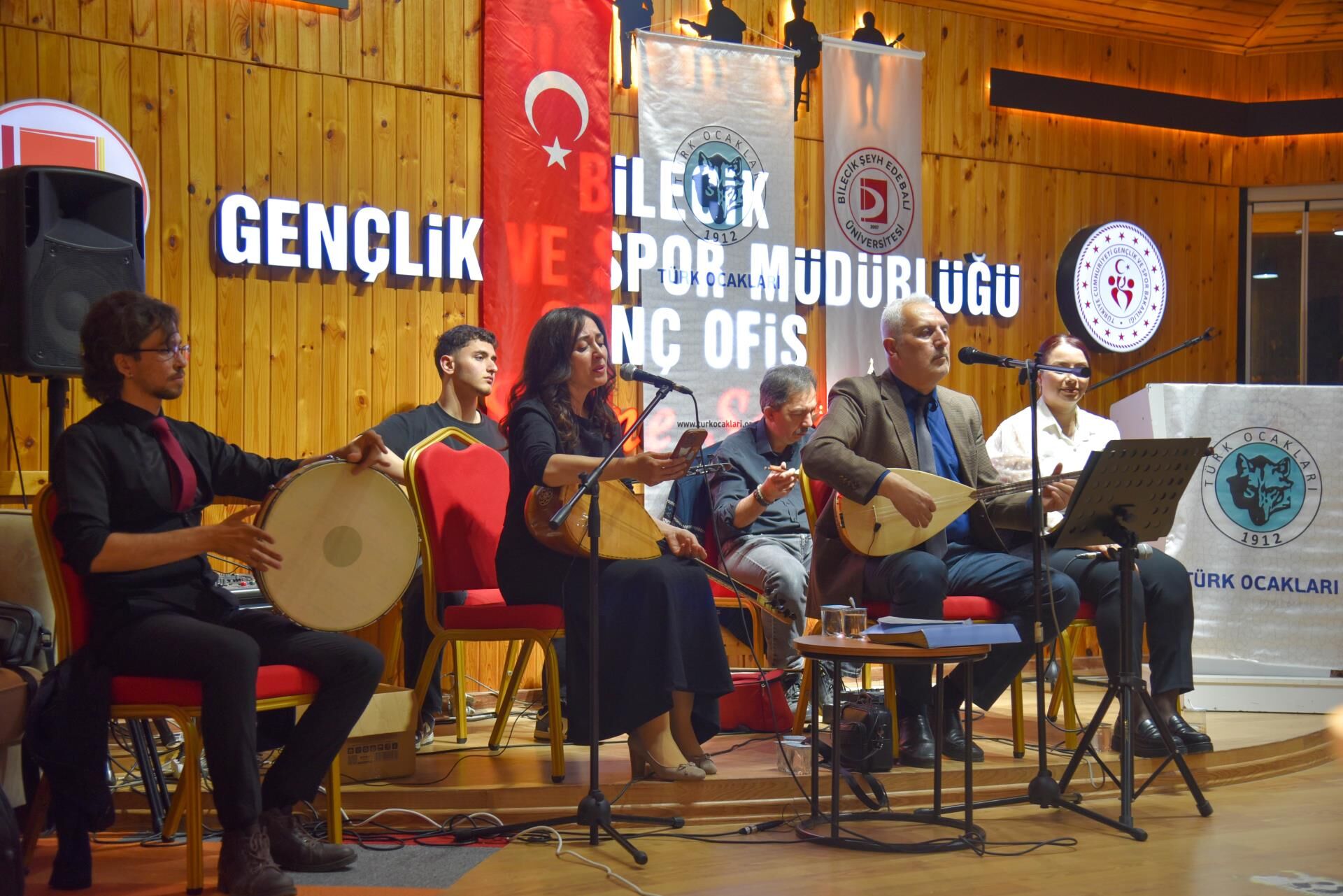 Bşeü’de “Türk Töresinde Kadın” Söyleşisi 14235