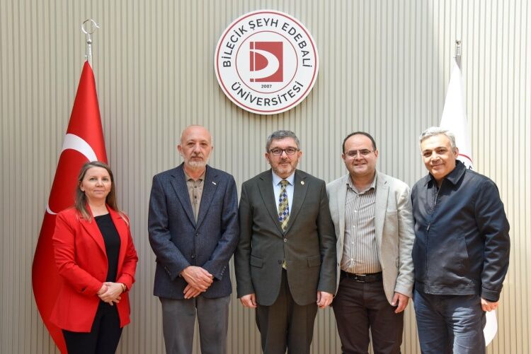 Bşeü’ye Kızılay’dan Gümüş Madalya 13746