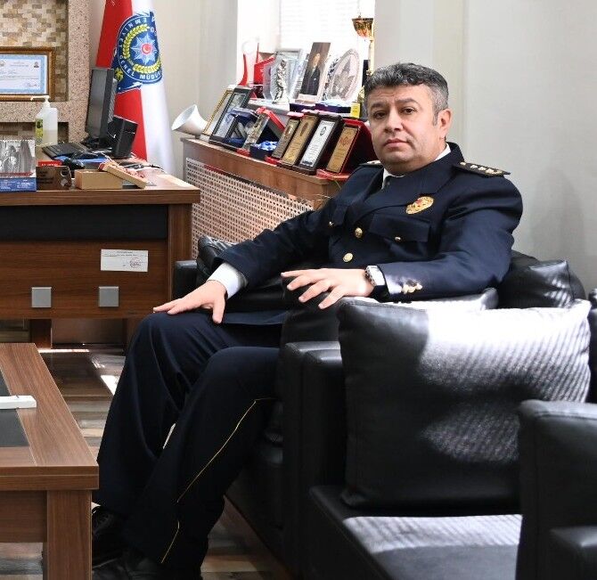 Bşk Polislere Kutlama Ziyareti Emniyet Mud. Paylaşım 10.04.2026 1