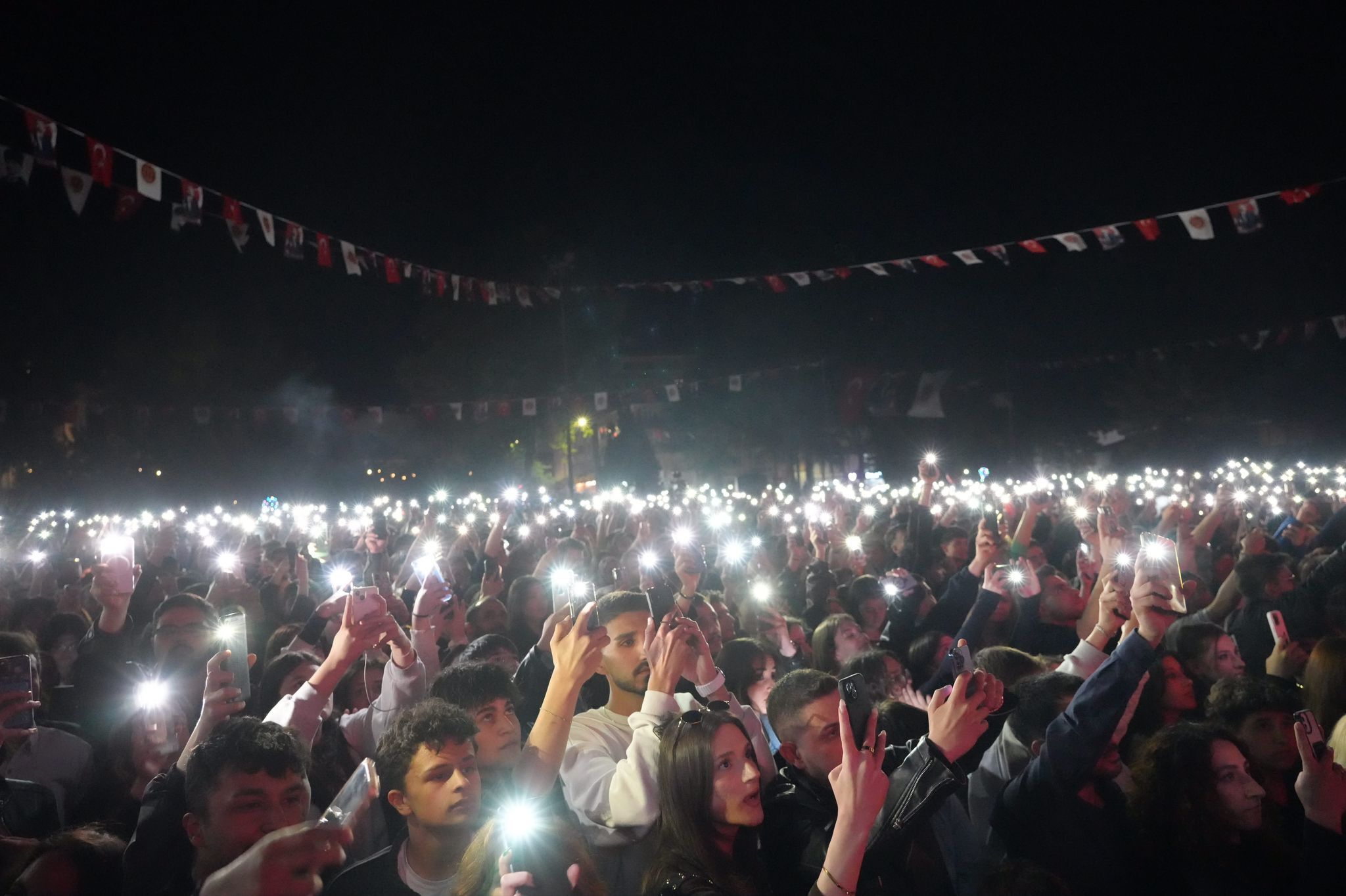 Cumhuriyetin Gençleri Alana Sığmadı 14700