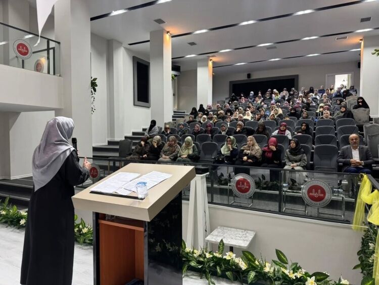 “Dijital Dünyada Çocuk Ve Aile” Konferansına Yoğun İlgi 14821
