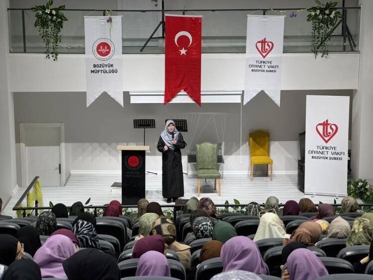“Dijital Dünyada Çocuk Ve Aile” Konferansına Yoğun İlgi 14822