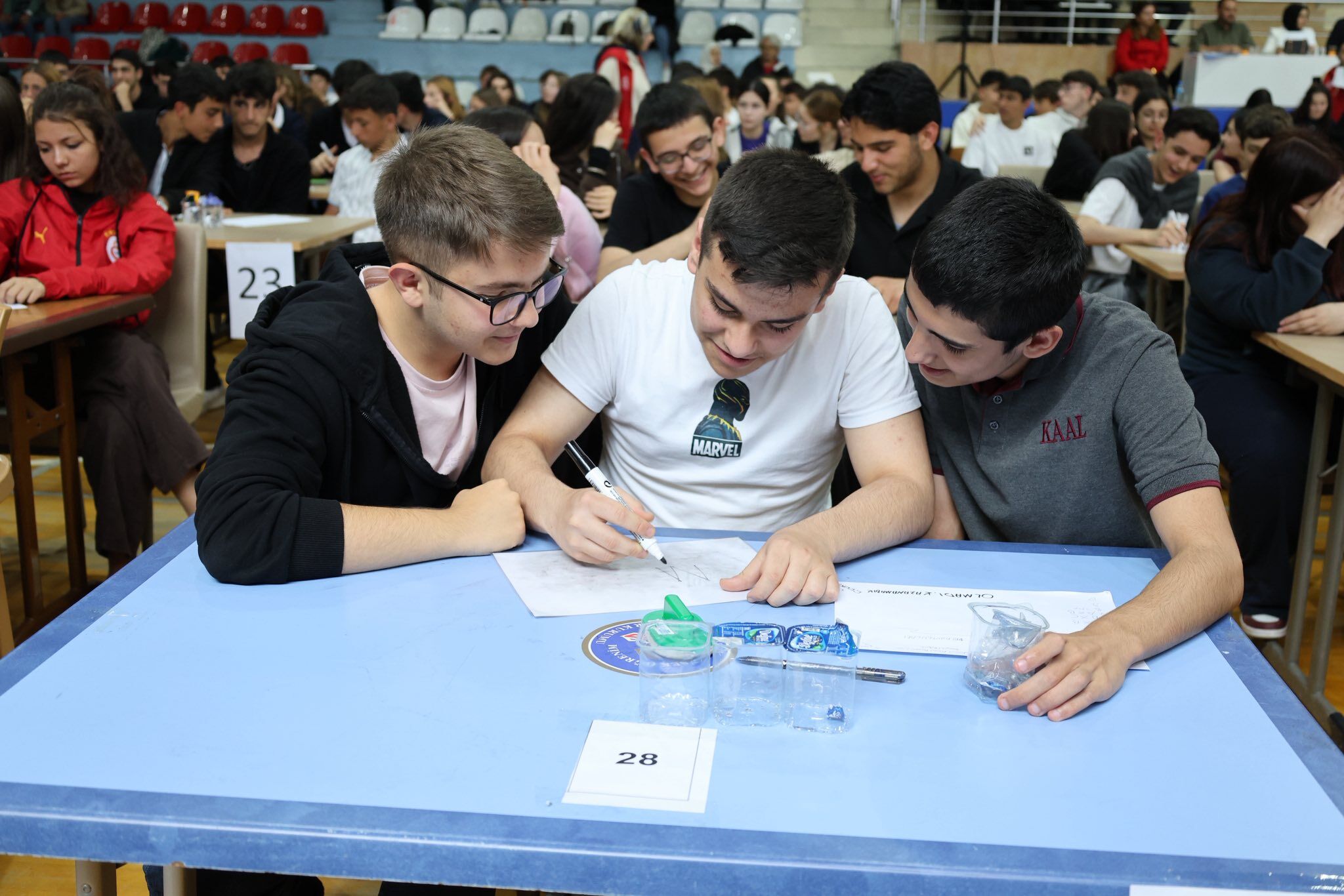 Gençler Yarıştı, Salon Isındı 14834