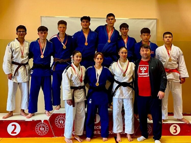 Gençlik Haftası Judo Turnuvası Bilecik’te Nefes Kesti 14900